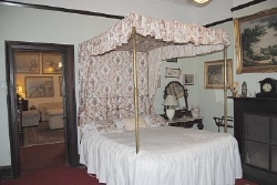 four poster bed